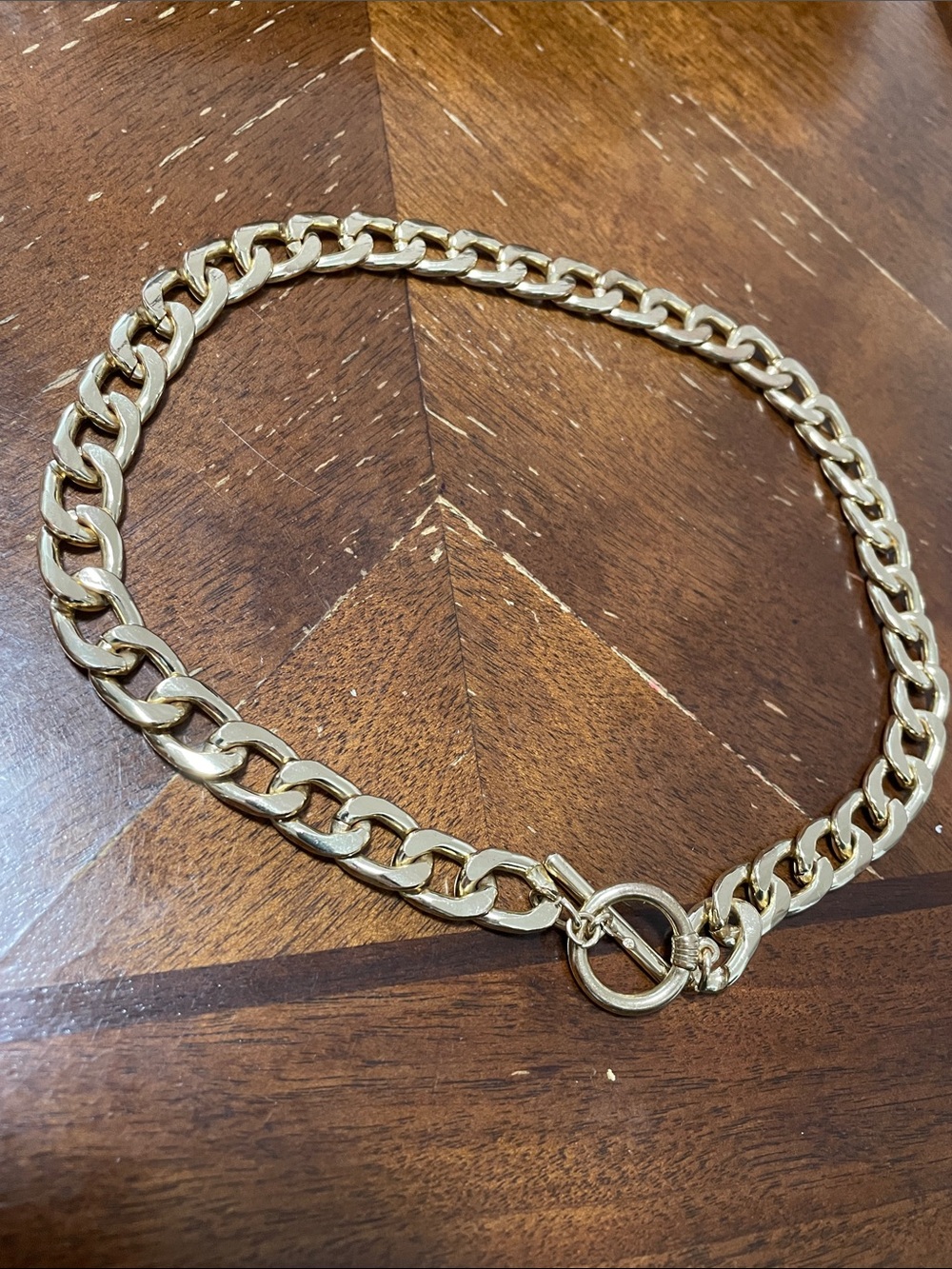 Classic Gold-Link Toggle Necklace for Women
